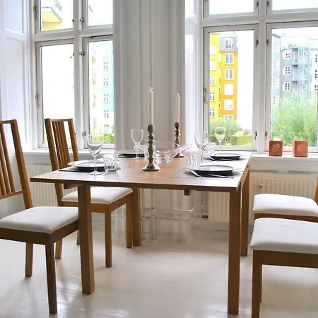 Central Lejlighed Til 3 Personer Pa Forste Sal
