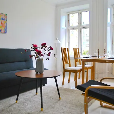 Central Lejlighed Til 3 Personer Pa Forste Sal Apartment Copenhagen